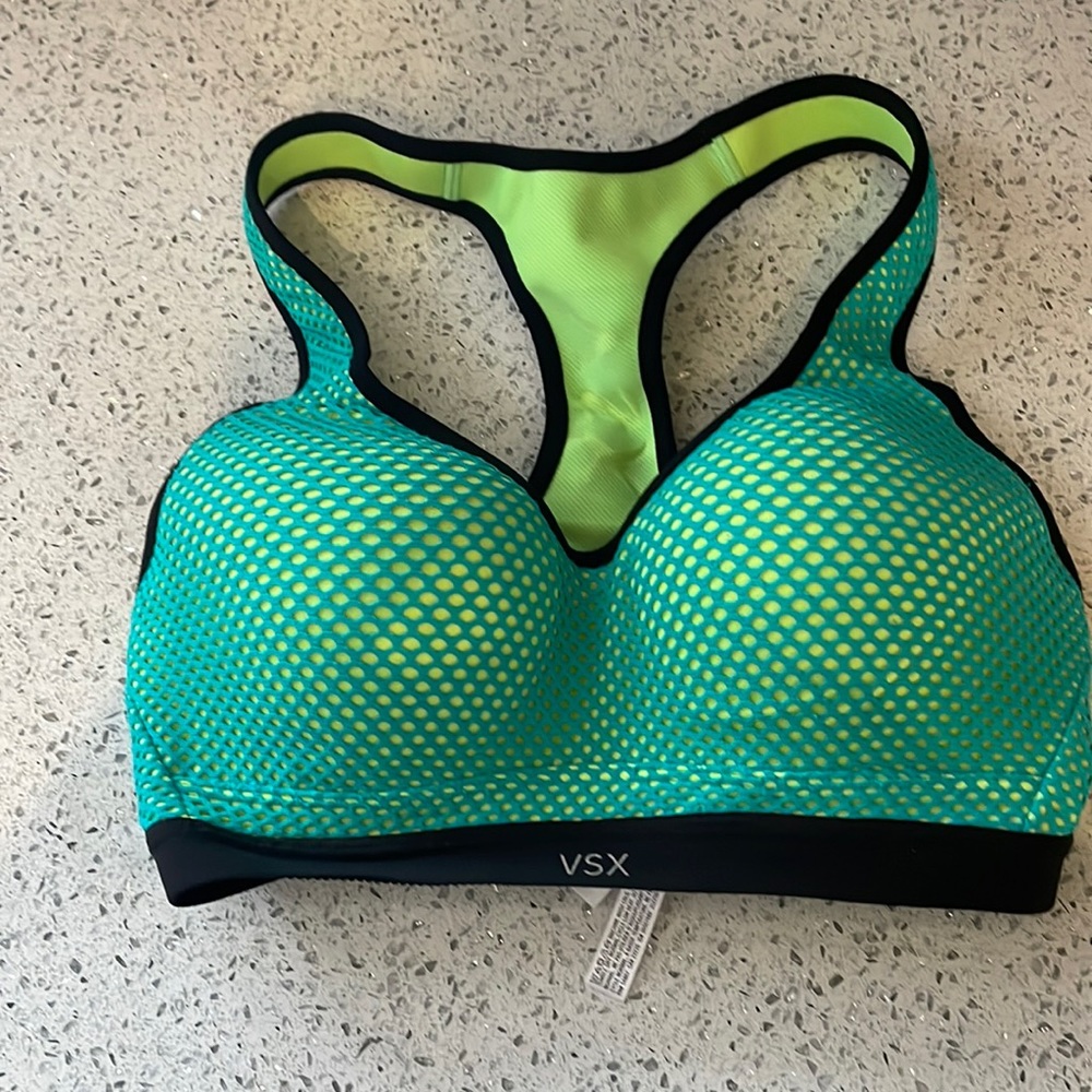 Never worn Victoria’s Secret Sports Bra